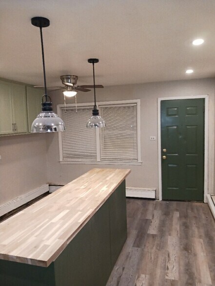 Separate entrance - 5424 S Wolcott Ave