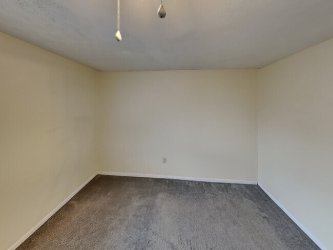 Building Photo - 350 E 12th Ave