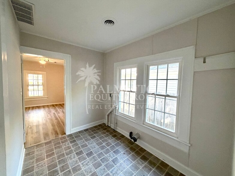 Building Photo - 3414 Summit Ave