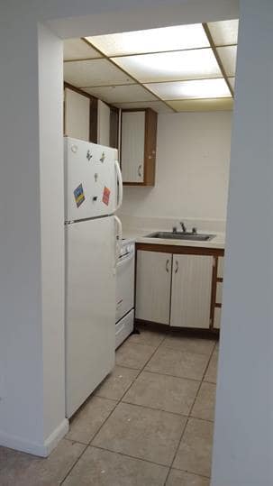 Building Photo - Turf Point Properties