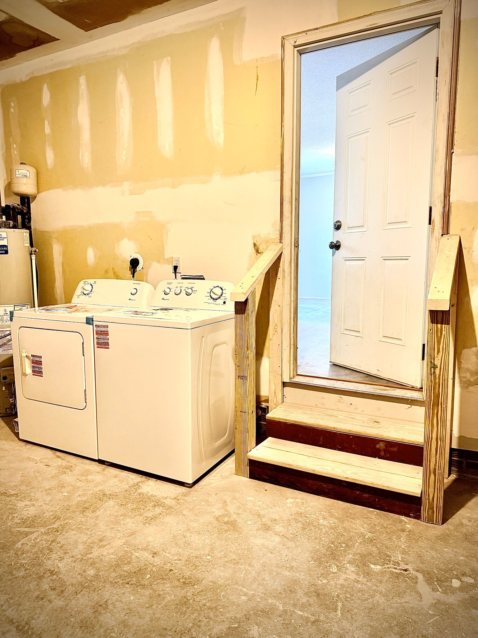 Building Photo - 758 Amber Dr