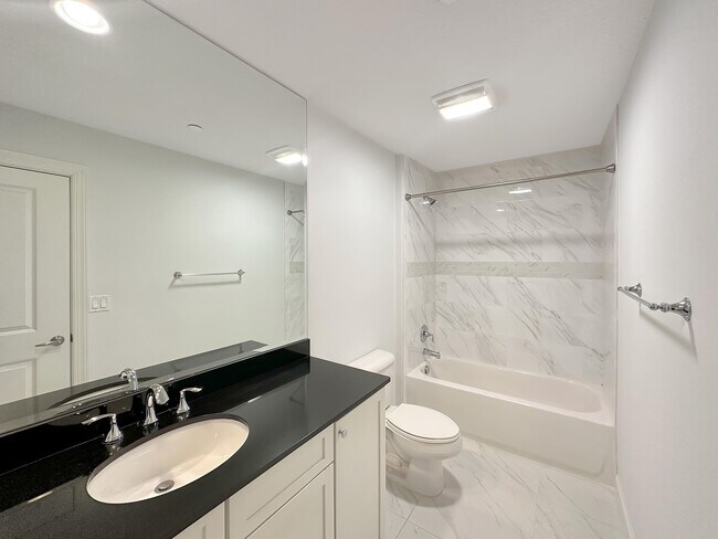 Building Photo - 312 Bay Colony Dr N