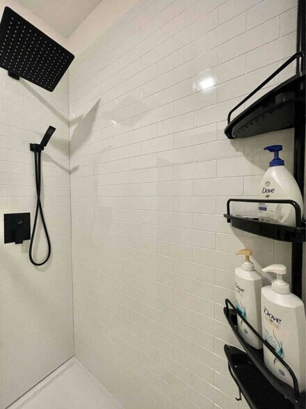 Building Photo - 17 Manley Ln