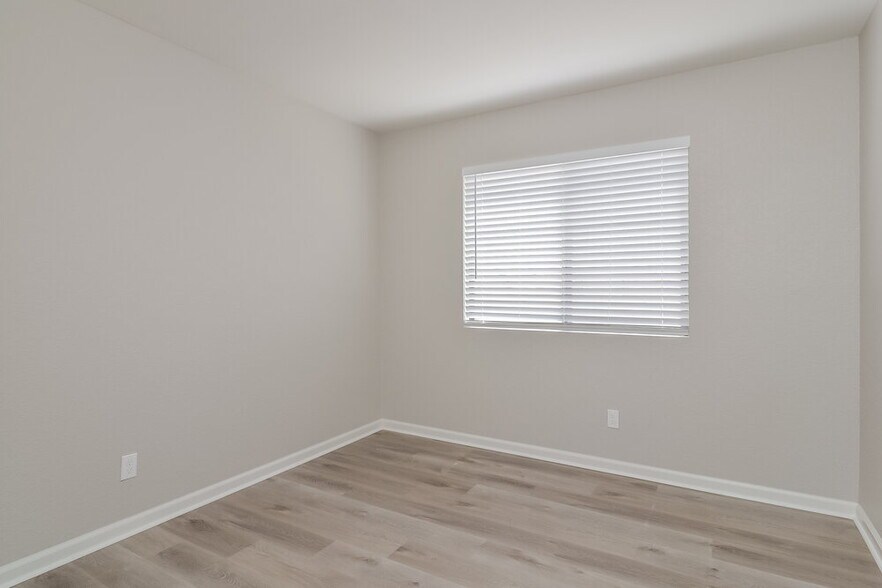 Building Photo - 7107 S Rhapsody Ln