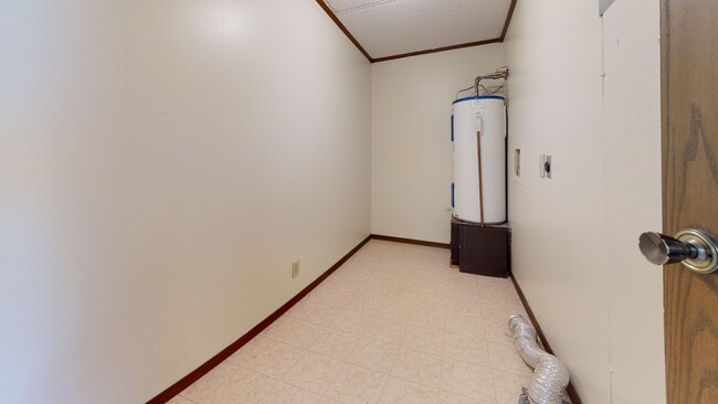 Non-Remodeled, 1 Bed - Concord Square Apartments