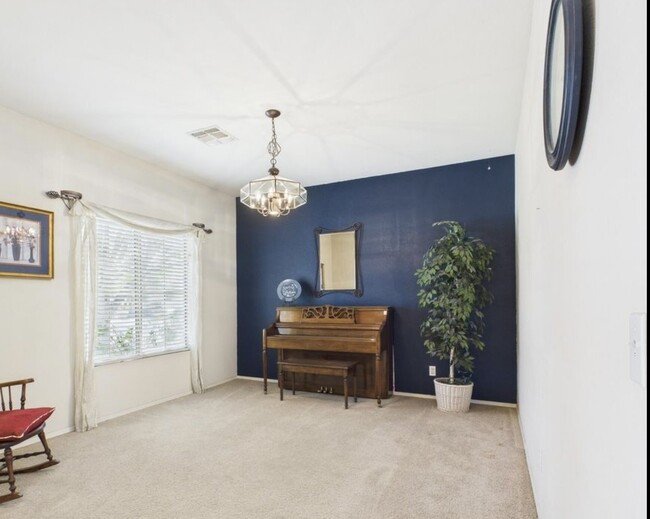 Building Photo - 1062 E Canyon Way