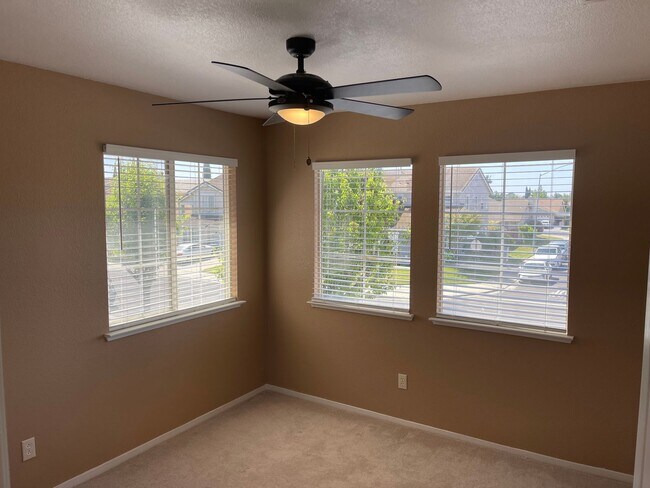 Building Photo - Fresh and Modern 4-Bedroom Home