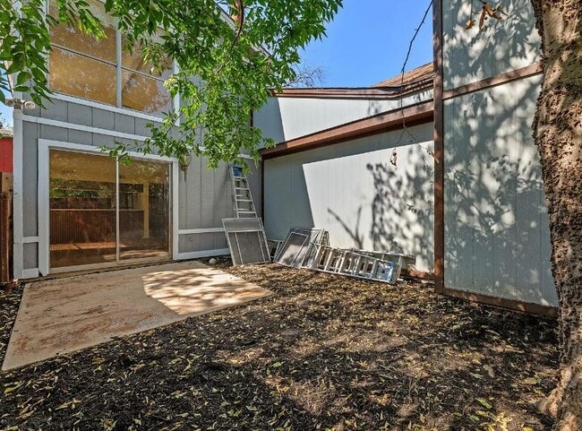 Building Photo - 4813 Yucca Hill Dr