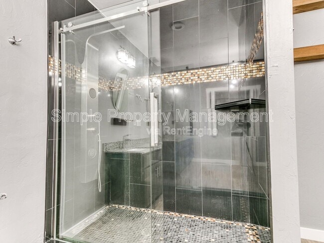 Building Photo - 2605 N Robinson Ave