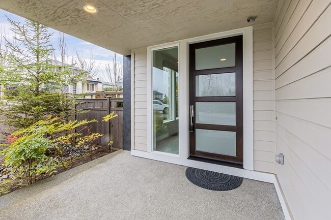 Building Photo - FOR RENT