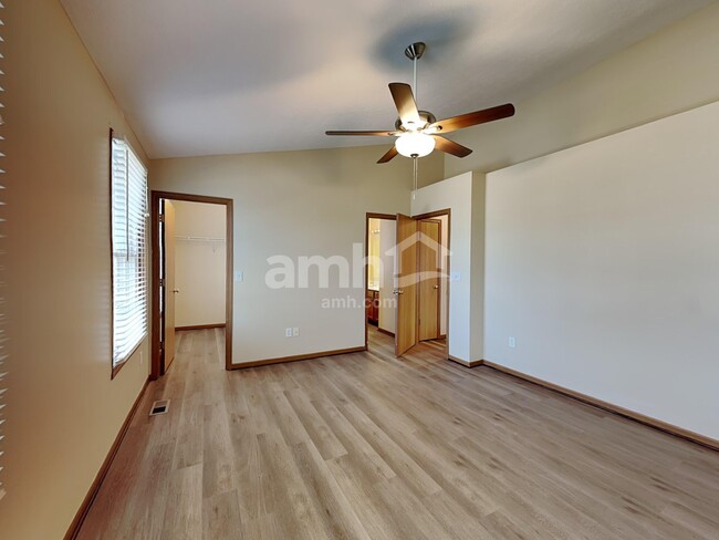 Building Photo - 7793 Waggoner Chase Blvd