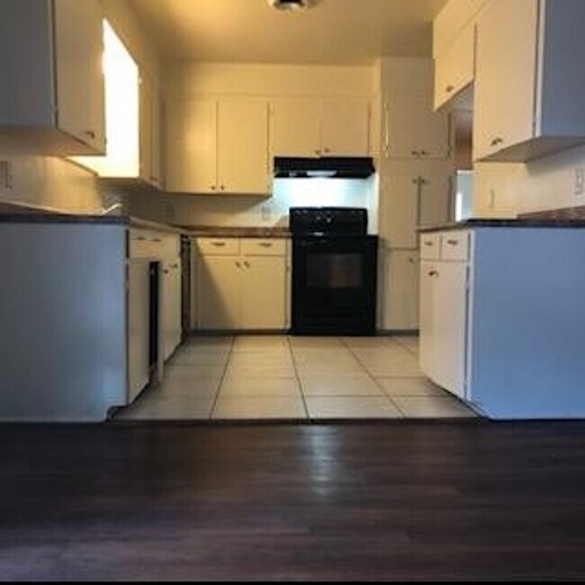 Building Photo - 6227 Southcrest Dr