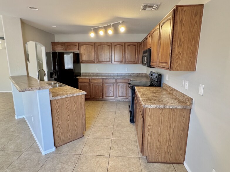 Building Photo - 1337 E Stirrup Ln