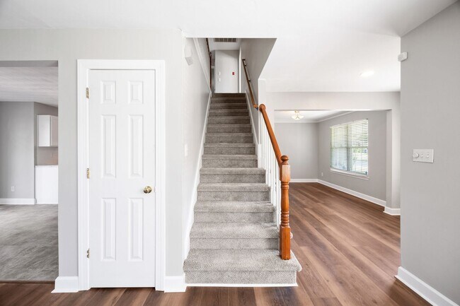 Building Photo - WOODLAKE