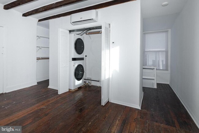 Building Photo - 633 N 3rd St