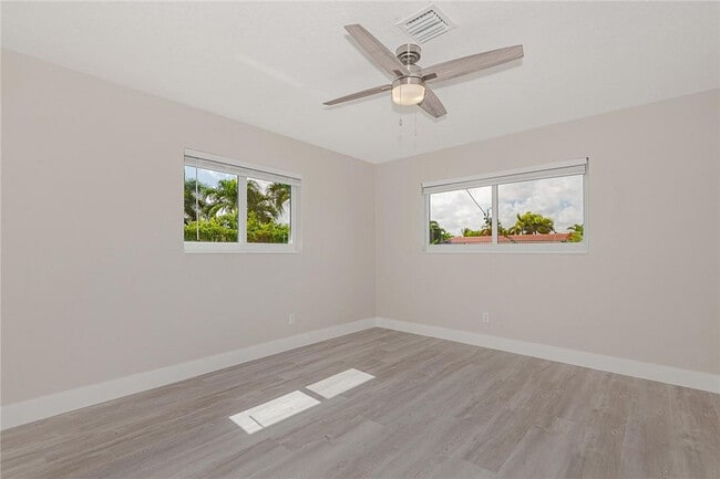 Building Photo - 2217 NE 20th Ave