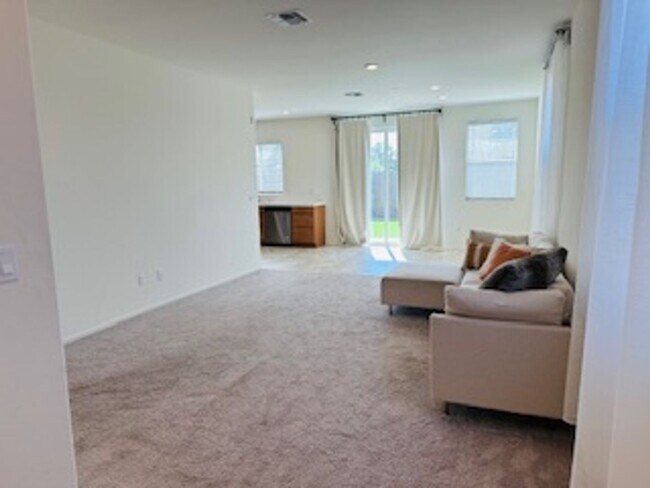 Building Photo - $2,350 West of Hwy 99, 3 Beds - Monte Vist...