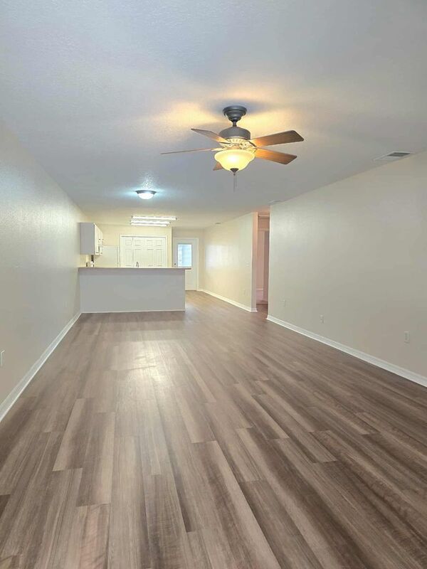 Building Photo - 888 W Stuart St