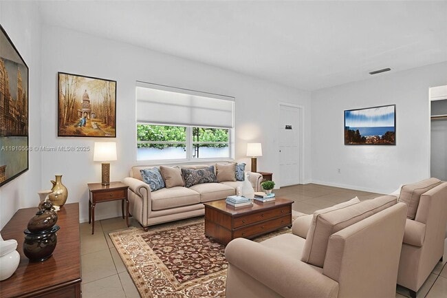 Building Photo - 2744 SW 23rd Terrace