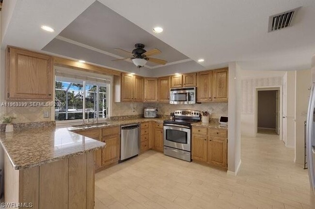 Building Photo - 407 SW 37th St