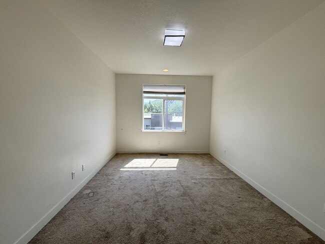 Building Photo - 3883 Komenda Ct
