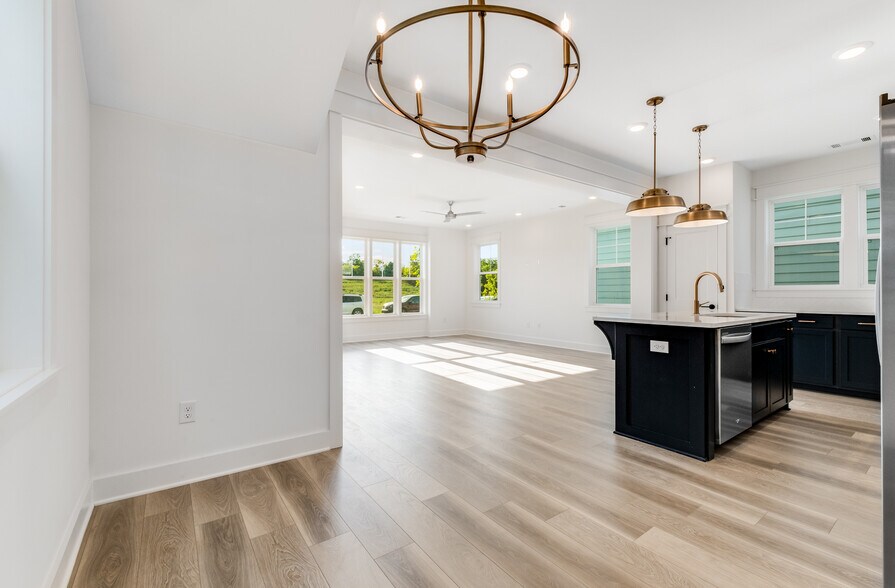 Building Photo - 153 Oasis Dr