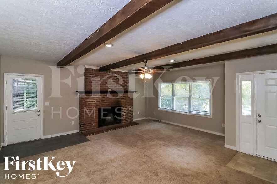 Building Photo - 3960 Watkins Way