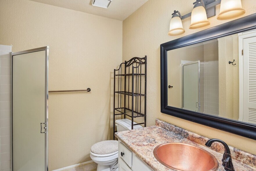 Building Photo - 1230 Mechem Dr