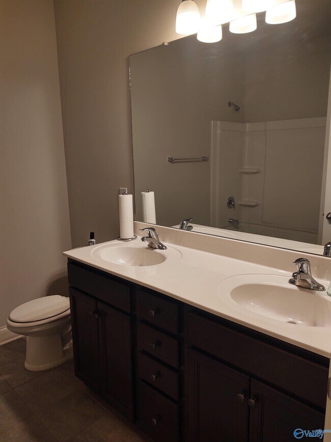 Building Photo - 105 Twin Springs Dr