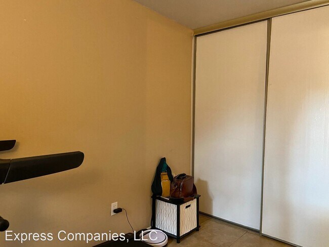 Building Photo - 3 br, 2 bath House - 15 W Loma Vista Dr. #104