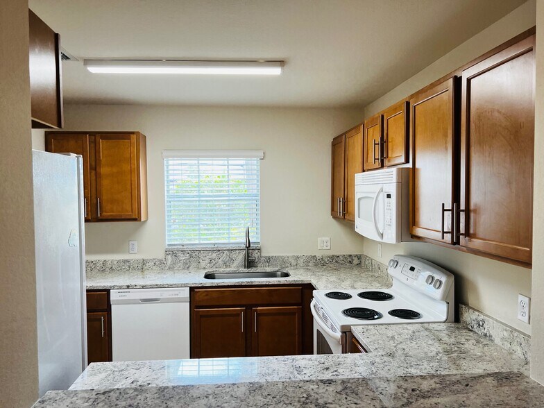 Building Photo - 9093 Gervais Cir