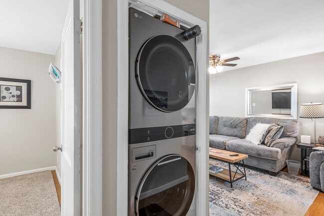 Building Photo - 6620-22 Wise Ave