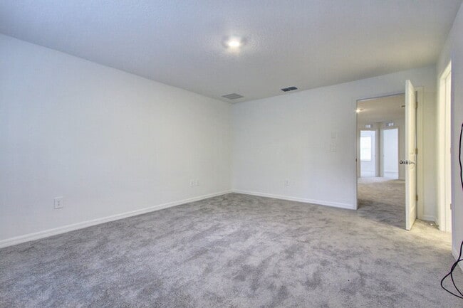 Building Photo - Charming 3-Bedroom Home with 2.5 Baths in ...