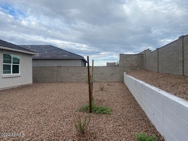 Building Photo - 1023 W Avalon Canyon Dr