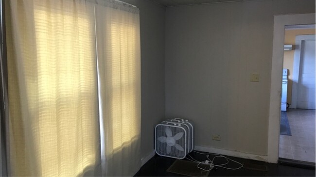 Building Photo - 604 Calcote Ave