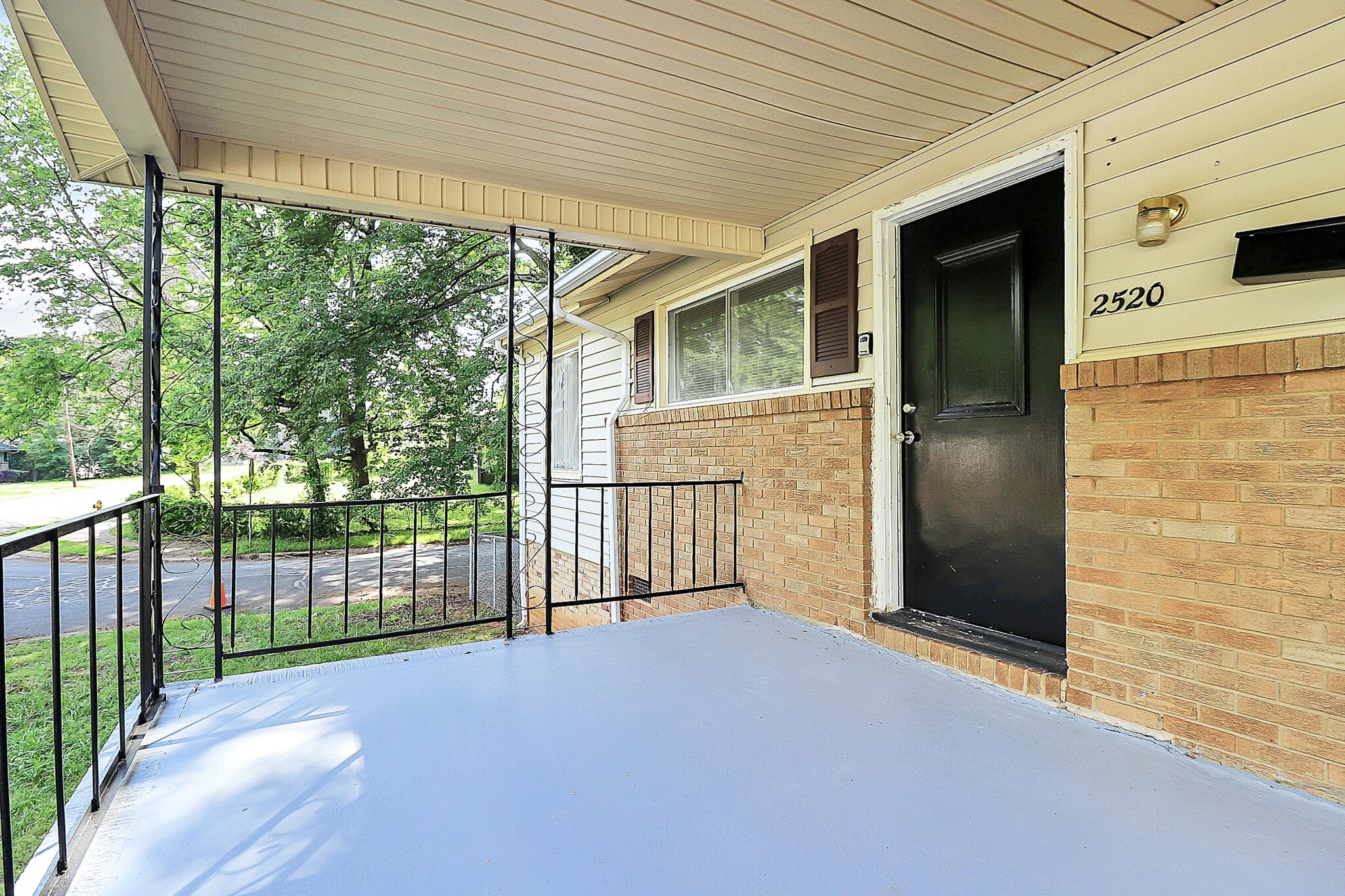 Building Photo - 2520 Thornton Rd