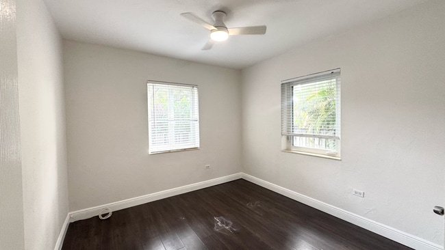 Building Photo - Biscayne Park Duplex