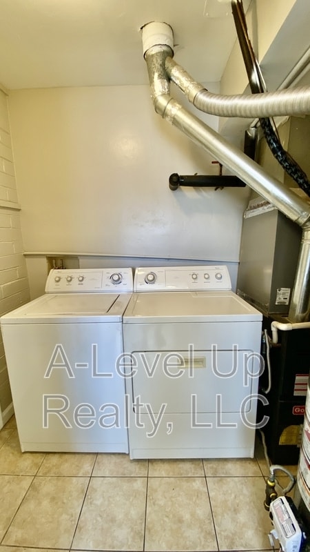 Building Photo - 2509 E Cochise Vista