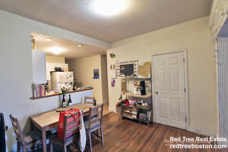 Building Photo - 318 St Paul St