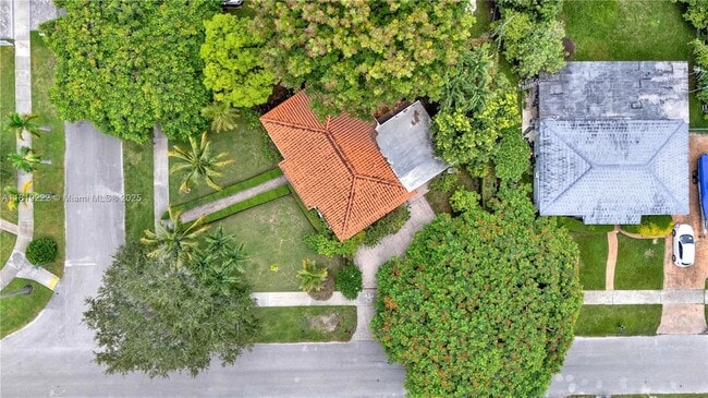 Building Photo - 6890 SW 51st St