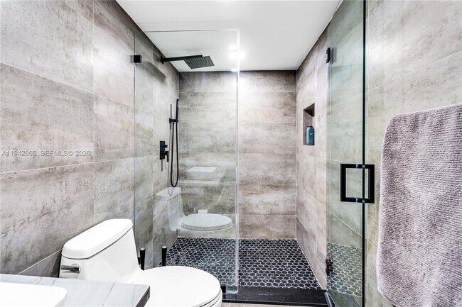 Building Photo - 200 Leslie Dr