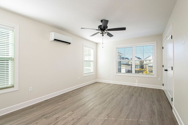 Building Photo - 1 Bed 1.5 Bath Luxury Energy Efficient Tow...