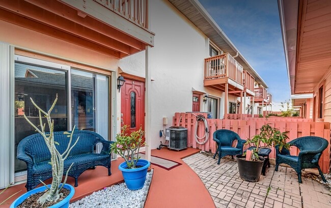 Building Photo - 708 Sea Palm Ln