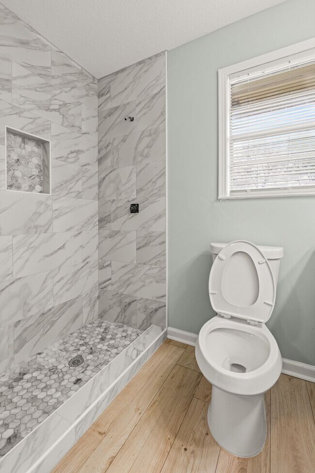 Building Photo - Fully Renovated Whitehaven Gem - Open To Section 8