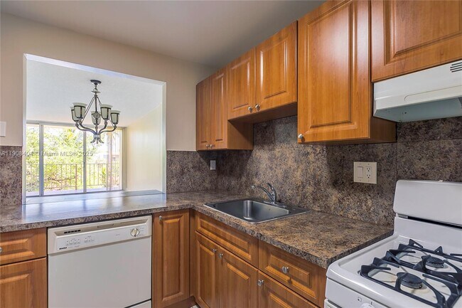 Building Photo - 13120 SW 92nd Ave