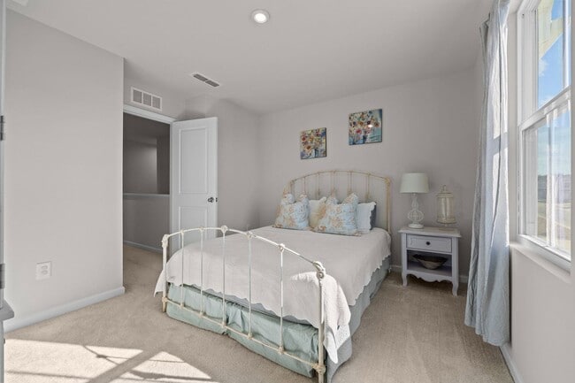 Building Photo - 160 Day Song Ct