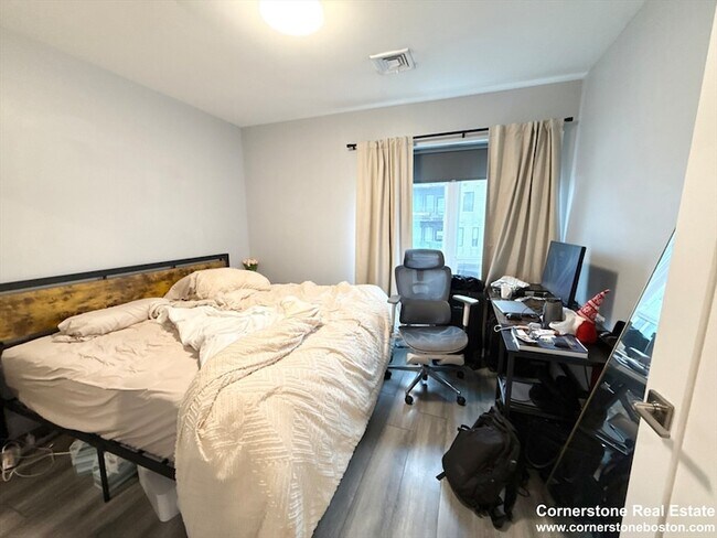 Building Photo - 55 W Fifth St