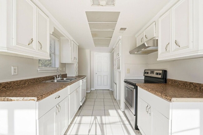 Building Photo - 11202 Sagehill Dr