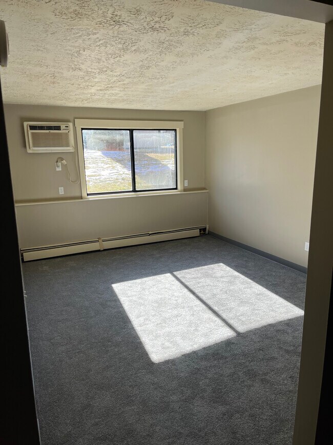 Building Photo - 35 Log St