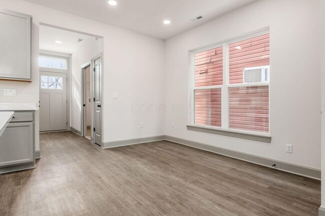 Building Photo - 93 N Princeton Ave